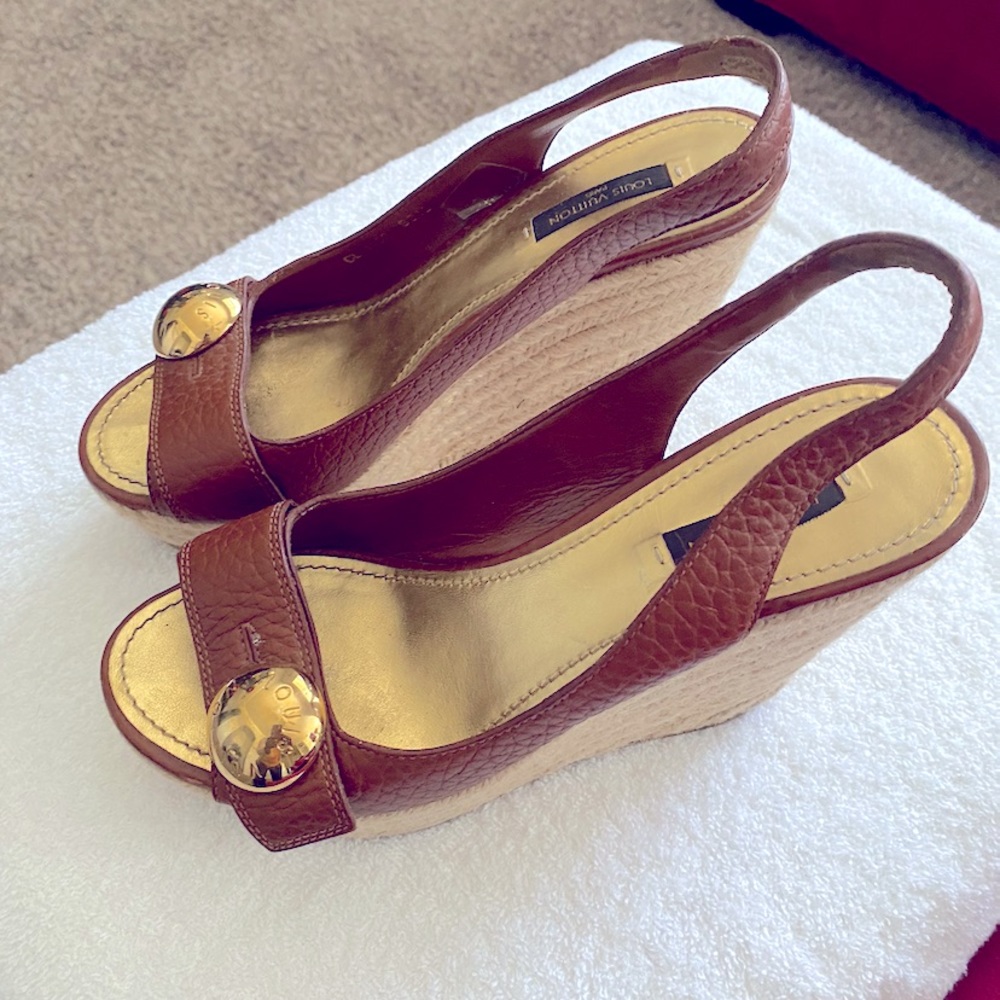only been worn once.their in GREAT condition